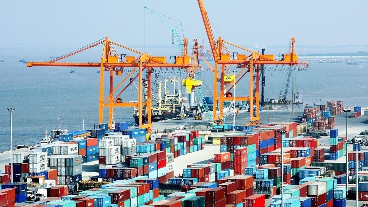 Thủ tướng giao Bộ Tài chính nghiên cứu đề xuất cơ chế thông quan nhanh gọn, thuận lợi cho doanh nghiệp. Ảnh: Minh Hoàng.